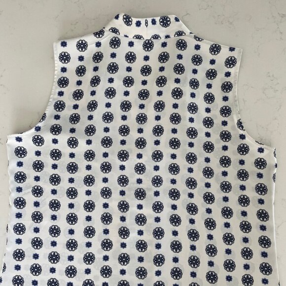 Talbots Sleeveless V Neck Easycare Medallion Print Top Blue + White Sz S - Picture 7 of 9